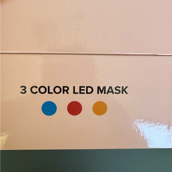 Pink WrinkLit LED Mask - Picture 4 of 4